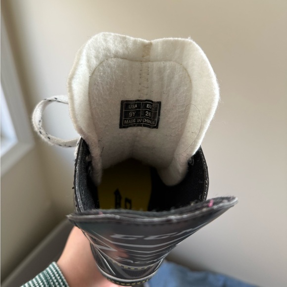 CCM Tacks 9040 Kids Hockey Skates - Picture 7 of 8